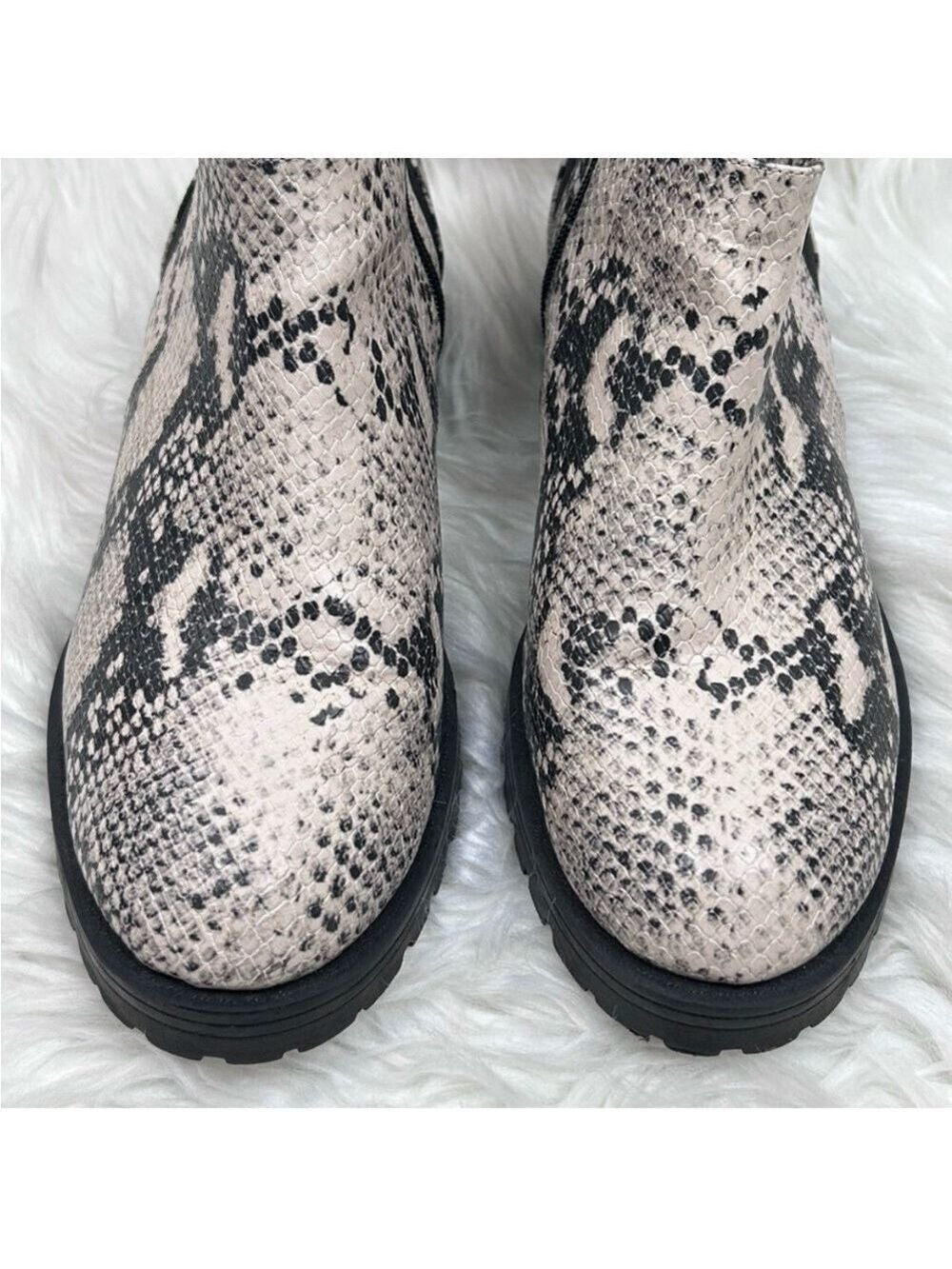 Universal Thread Black Cream Snakeskin Ankle Booties Size 10 - Picture 3 of 12